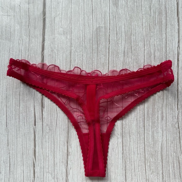 SKIMS 
Tulle Embroidered Hearts Thong - Picture 2 of 5